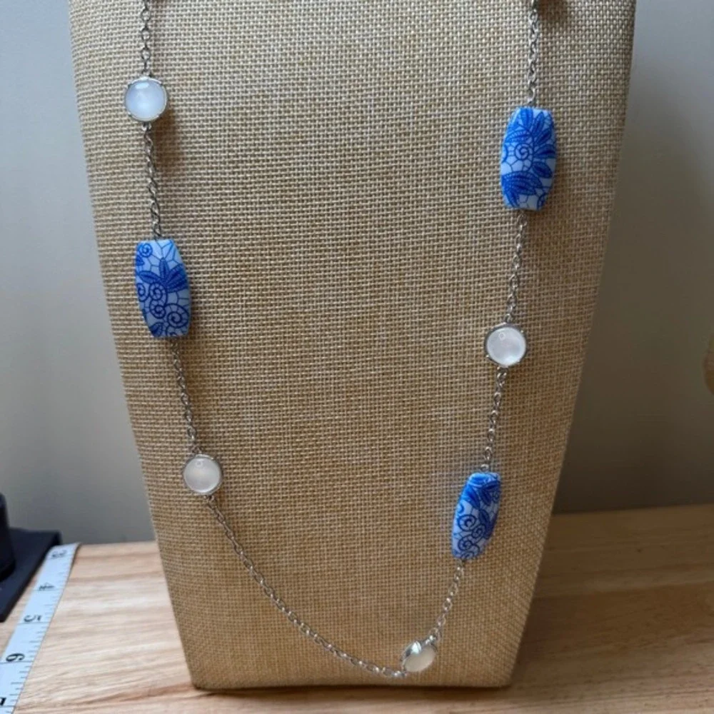Kim Rogers Long‎ Chain Necklace Blue White Floral Beads Silver Tone Cabochon